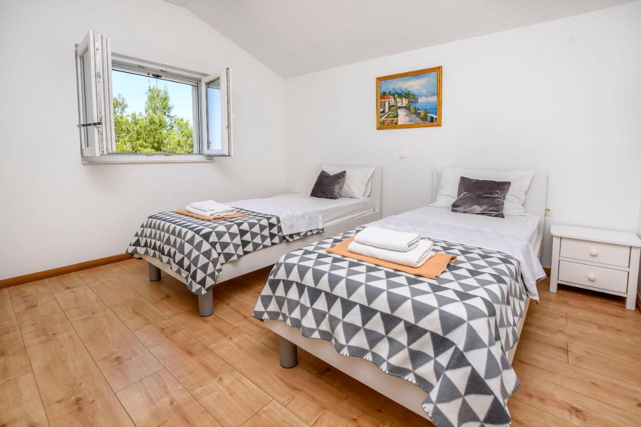 Apartments Silvana Рогозница Экстерьер фото
