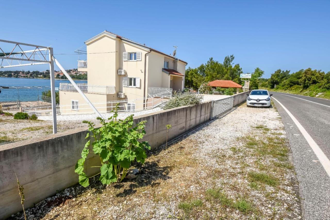 Apartments Silvana Рогозница Экстерьер фото