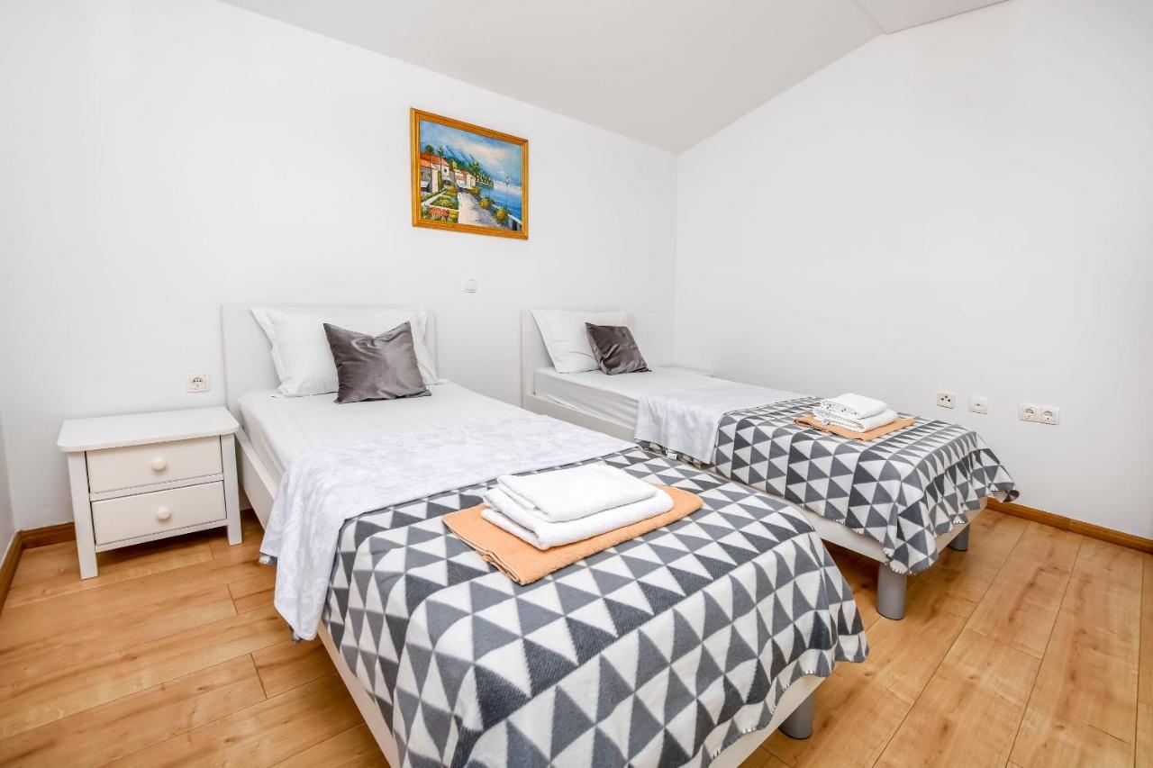 Apartments Silvana Рогозница Экстерьер фото